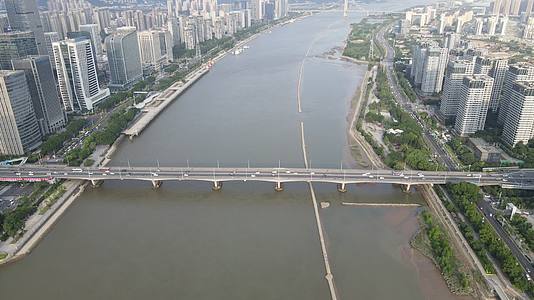 航拍福建福州闽江大桥交通视频视频的预览图