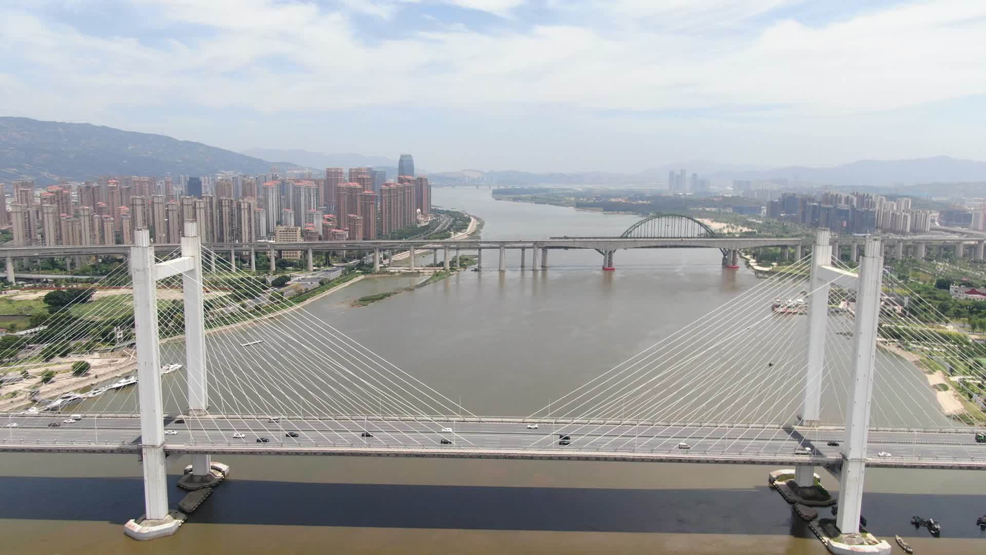 航拍福建福州闽江魁浦大桥视频的预览图