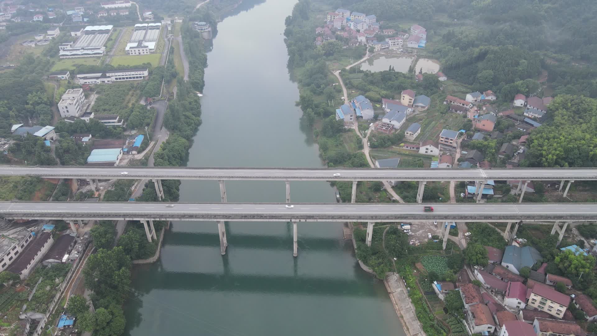 航拍高速跨河大桥交通视频视频的预览图