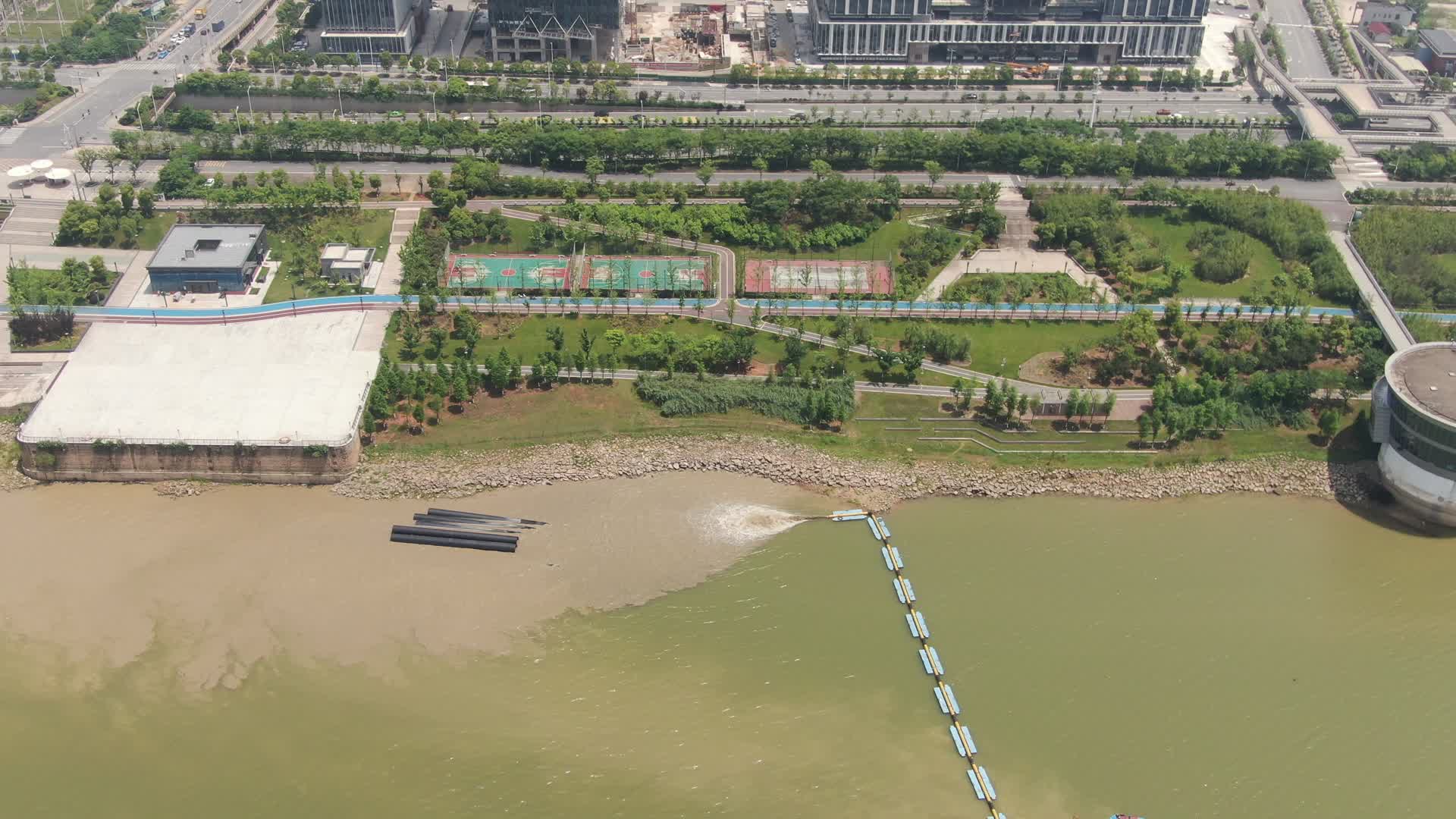 航拍江西南昌九龙湖音乐喷泉广场视频的预览图