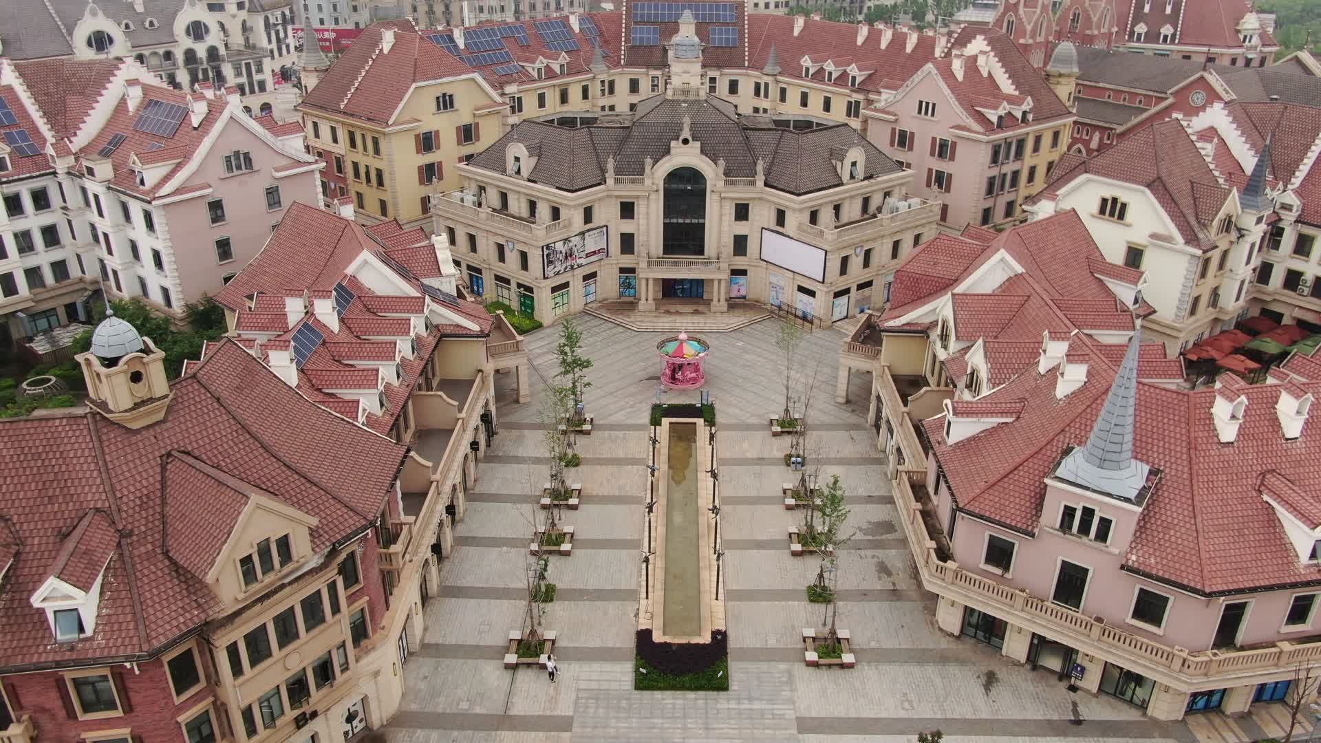 航拍南昌卢塞恩小镇建筑视频的预览图
