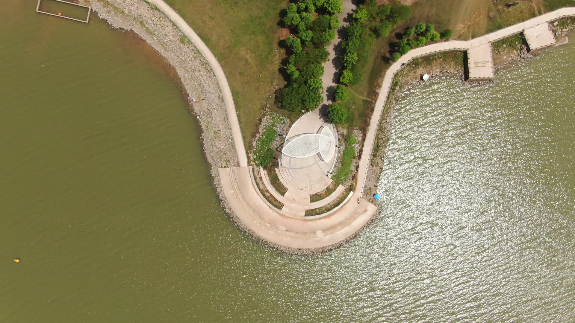 航拍江西南昌九龙湖公园视频的预览图