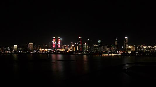航拍江西南昌城市夜景视频的预览图