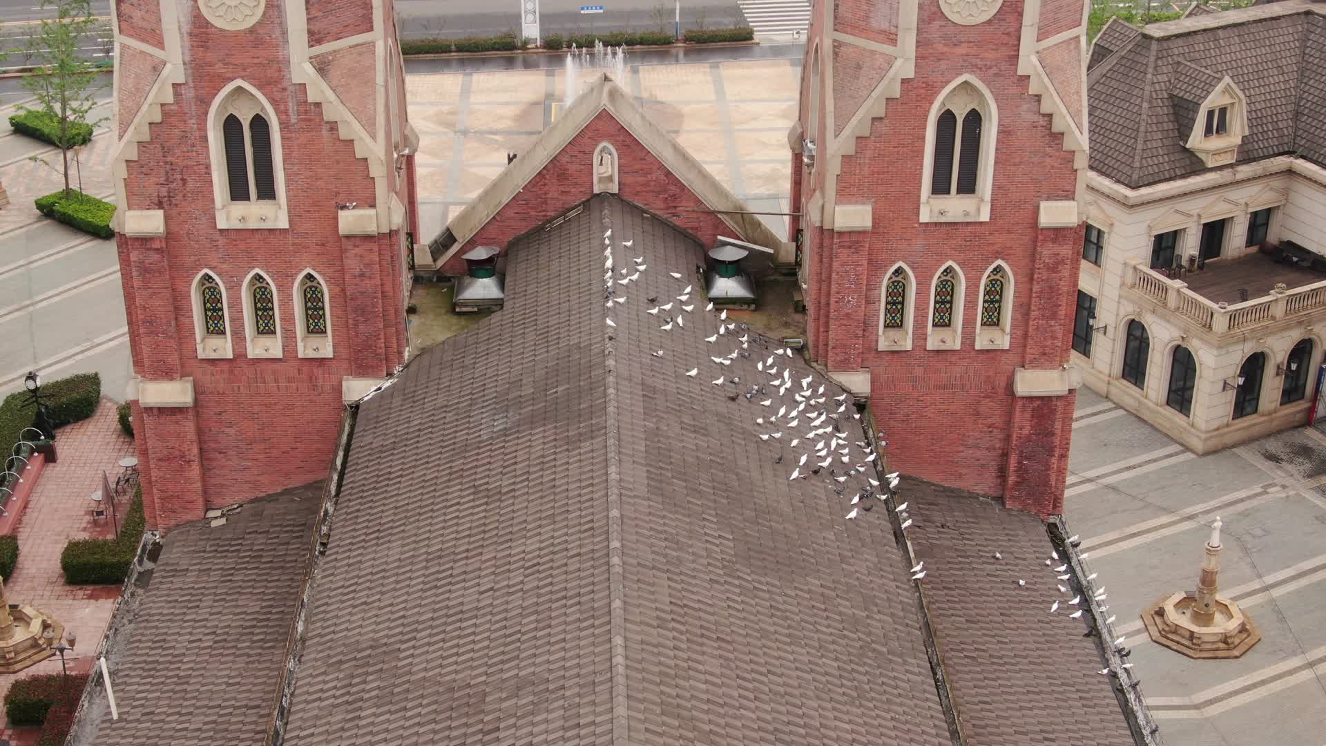 航拍南昌卢塞恩小镇欧式建筑视频的预览图