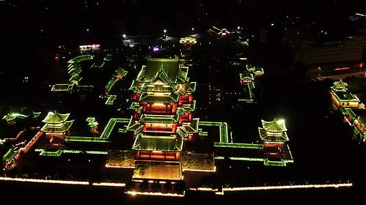 航拍南昌滕王阁古建筑夜景视频的预览图