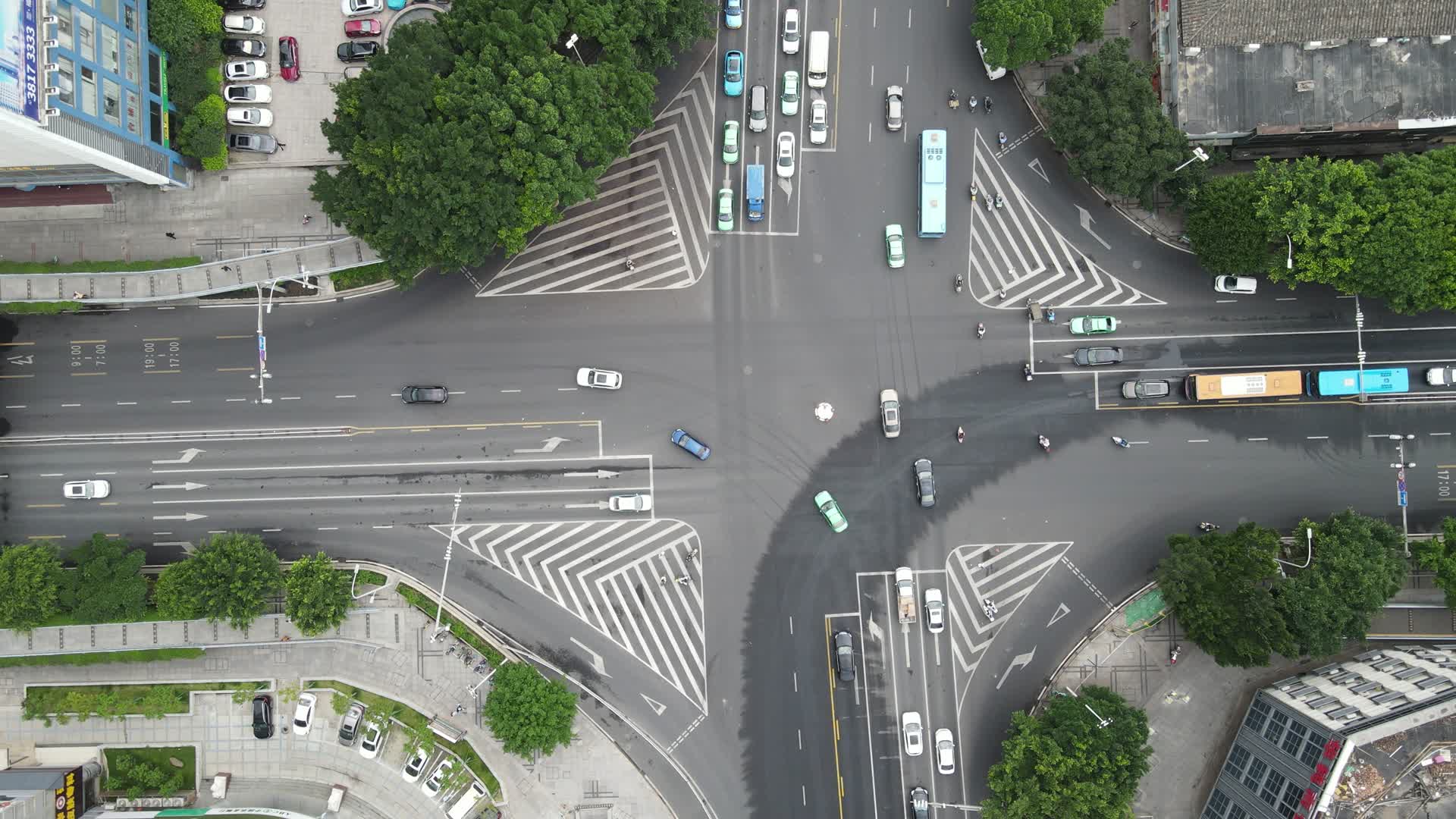 航拍福州城市大道十字路口交通视频的预览图