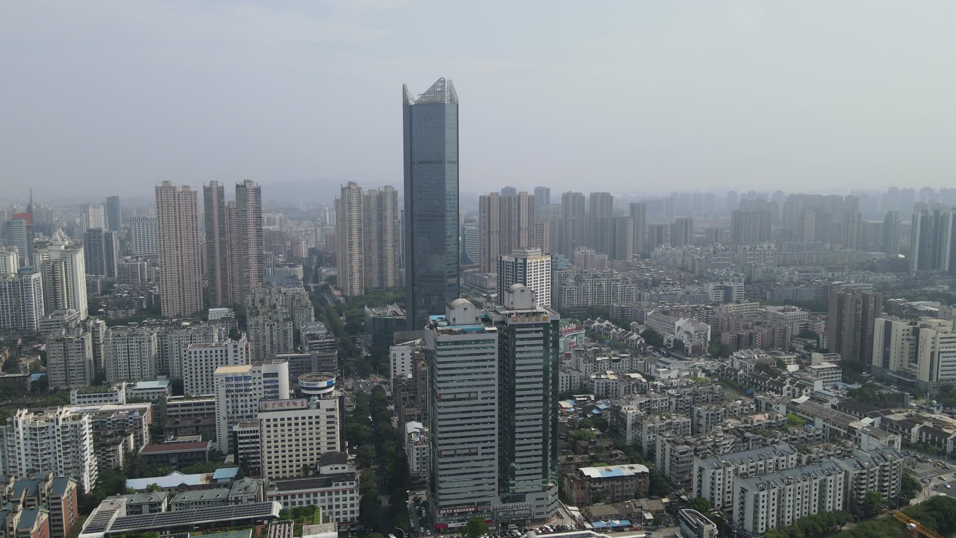 航拍福建城市高楼世茂中心大楼视频的预览图
