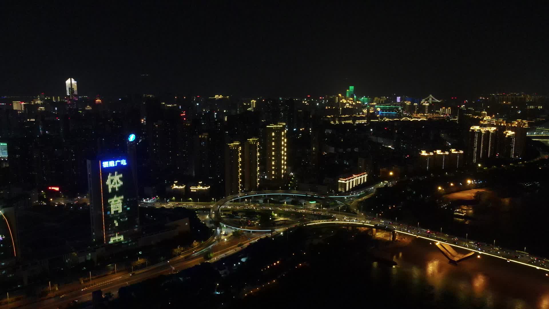 航拍福建福州城市夜景交通高架桥视频的预览图