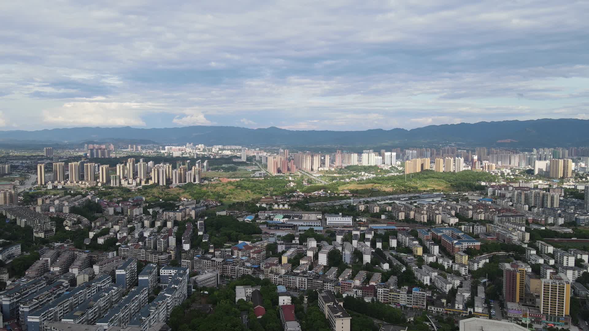 航拍湖南怀化城市建设视频的预览图