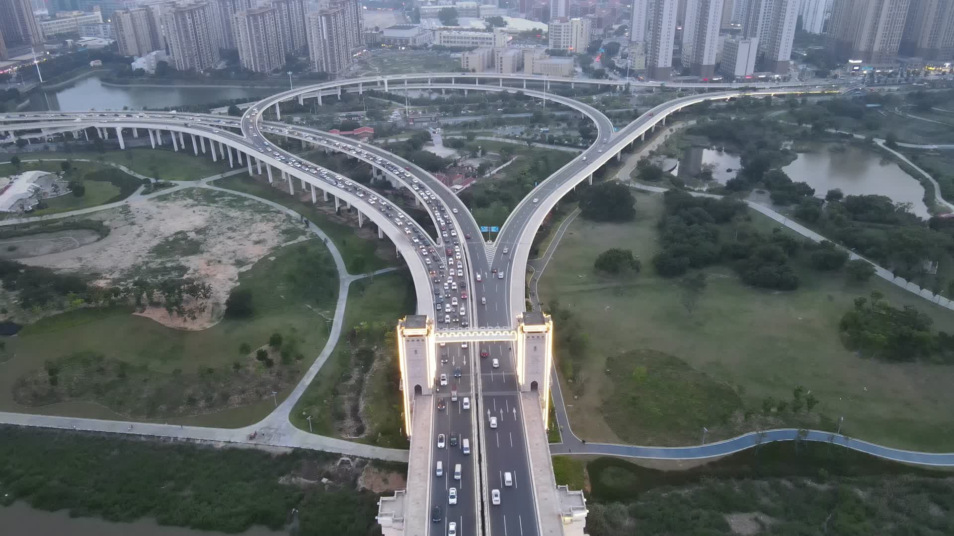 航拍福建泉州晋江田安大桥视频的预览图