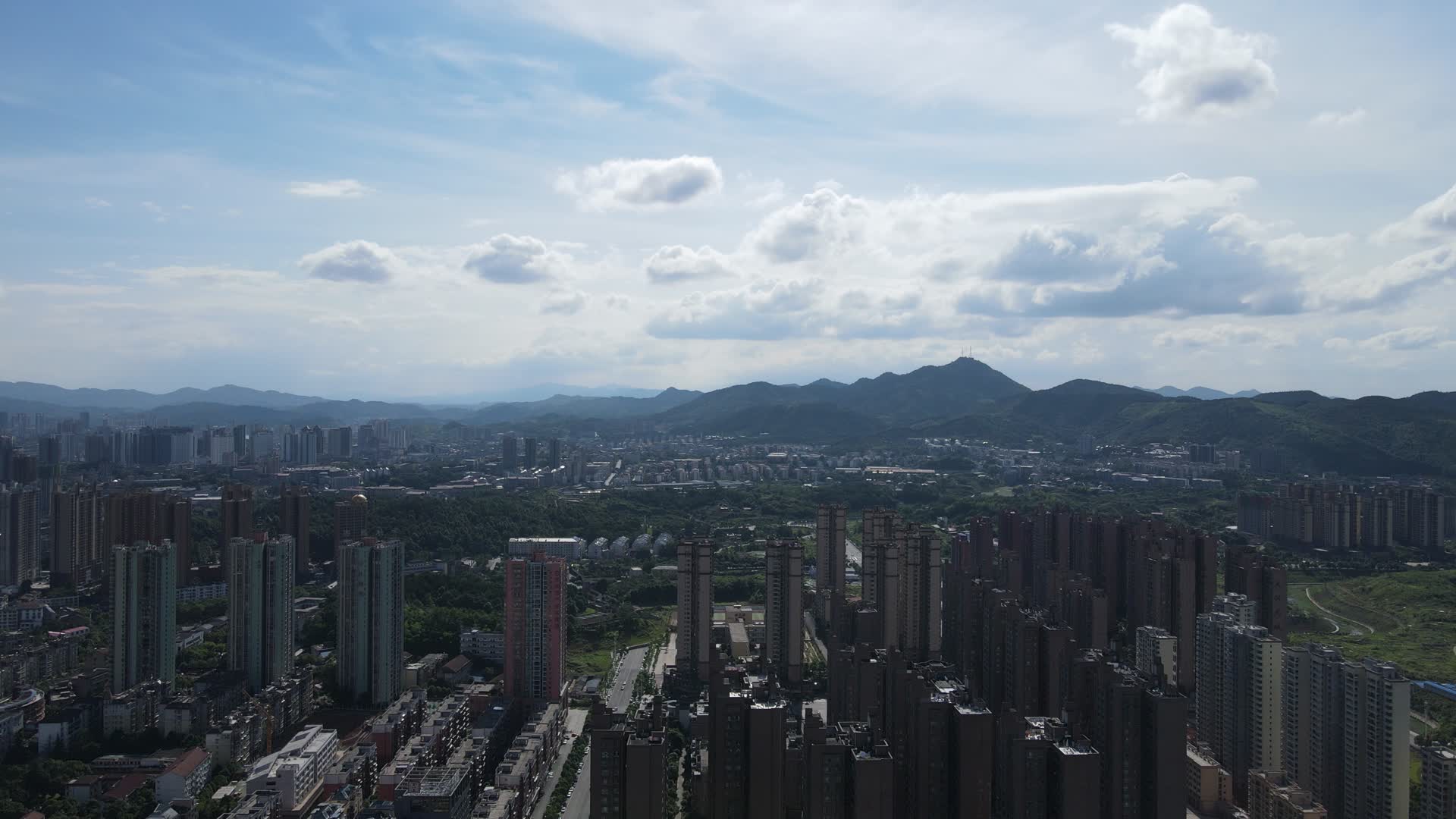 航拍城市风光商务住宅视频的预览图