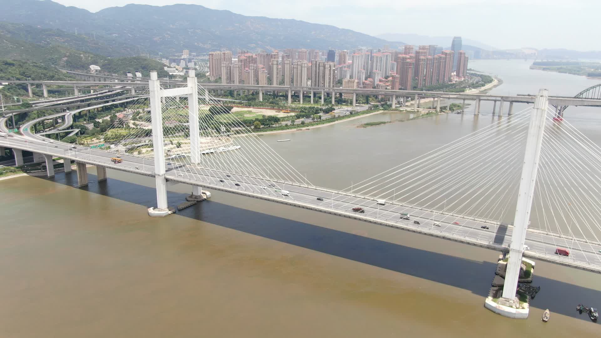 航拍福建福州魁浦大桥交通视频的预览图