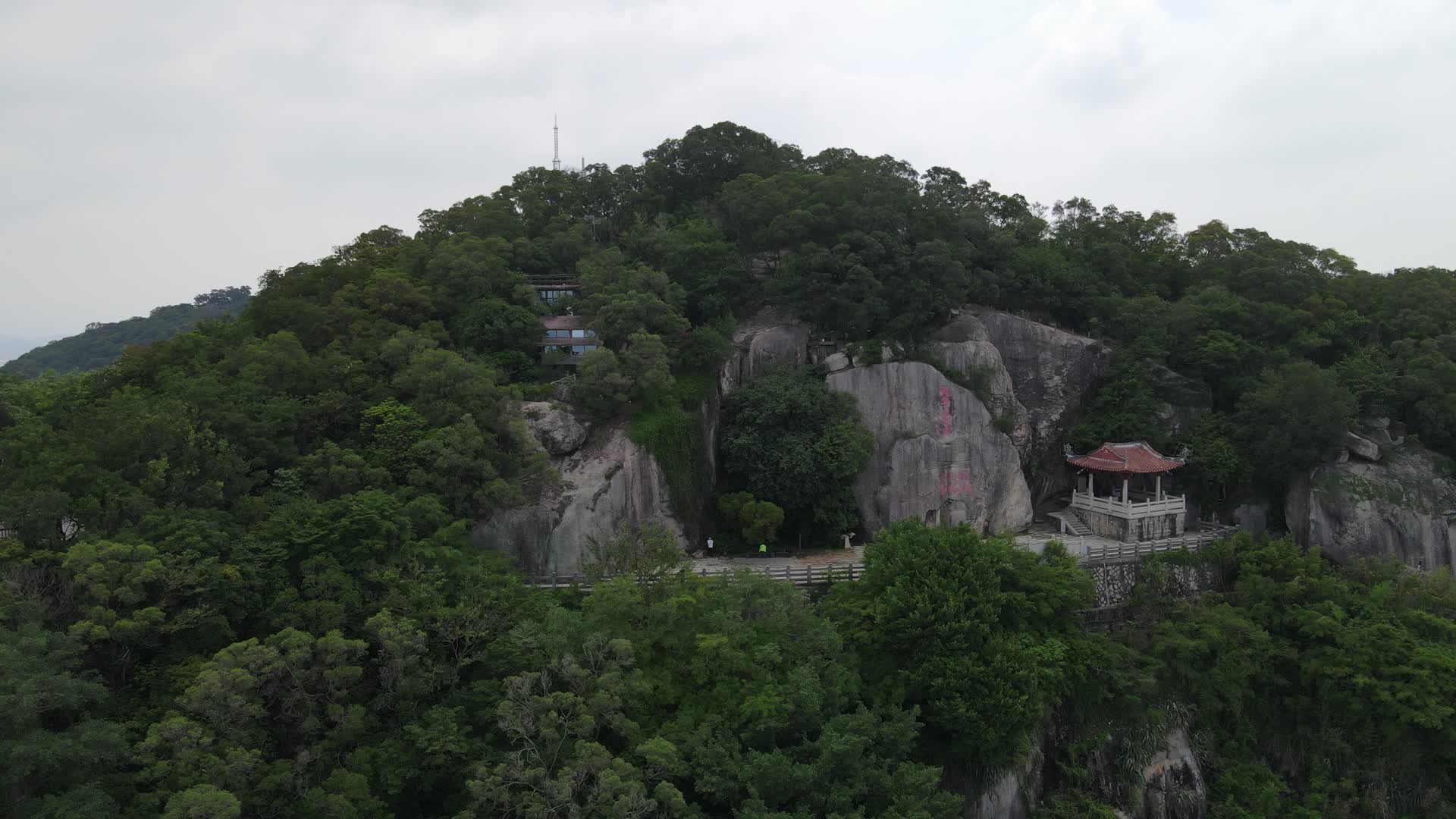航拍泉州清源山风景区南台岩视频的预览图