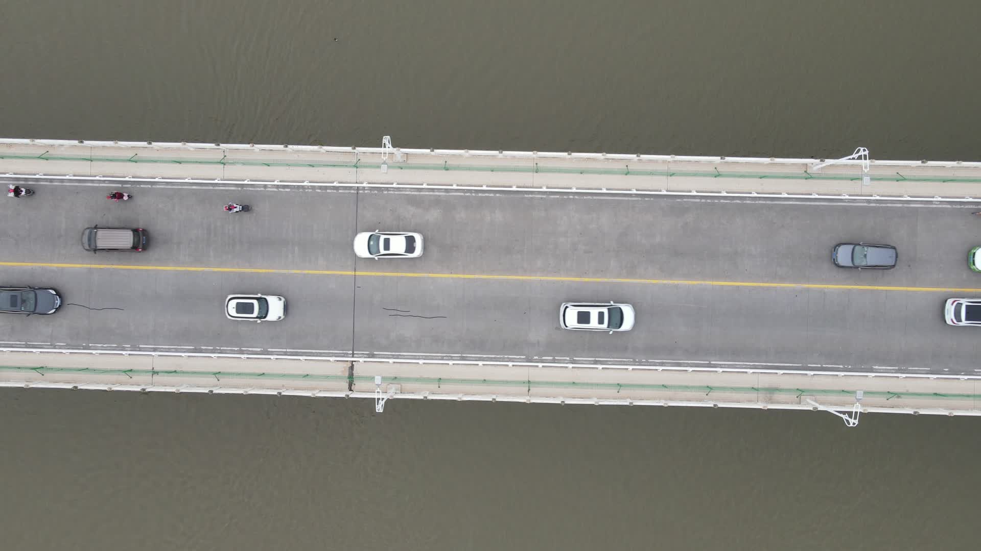 航拍福建晋江泉州大桥视频的预览图