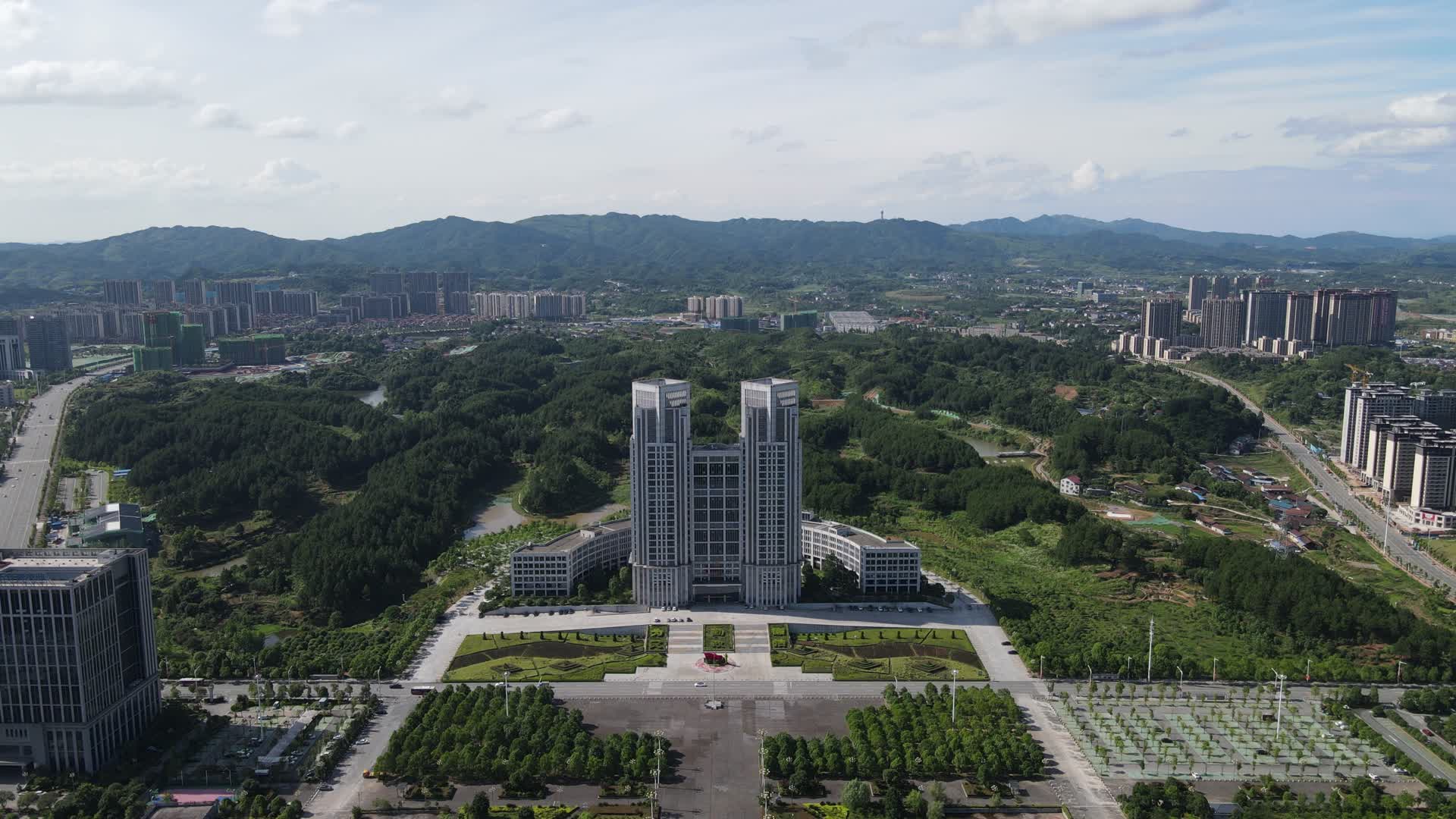 航拍湖南怀化市政府大楼视频的预览图