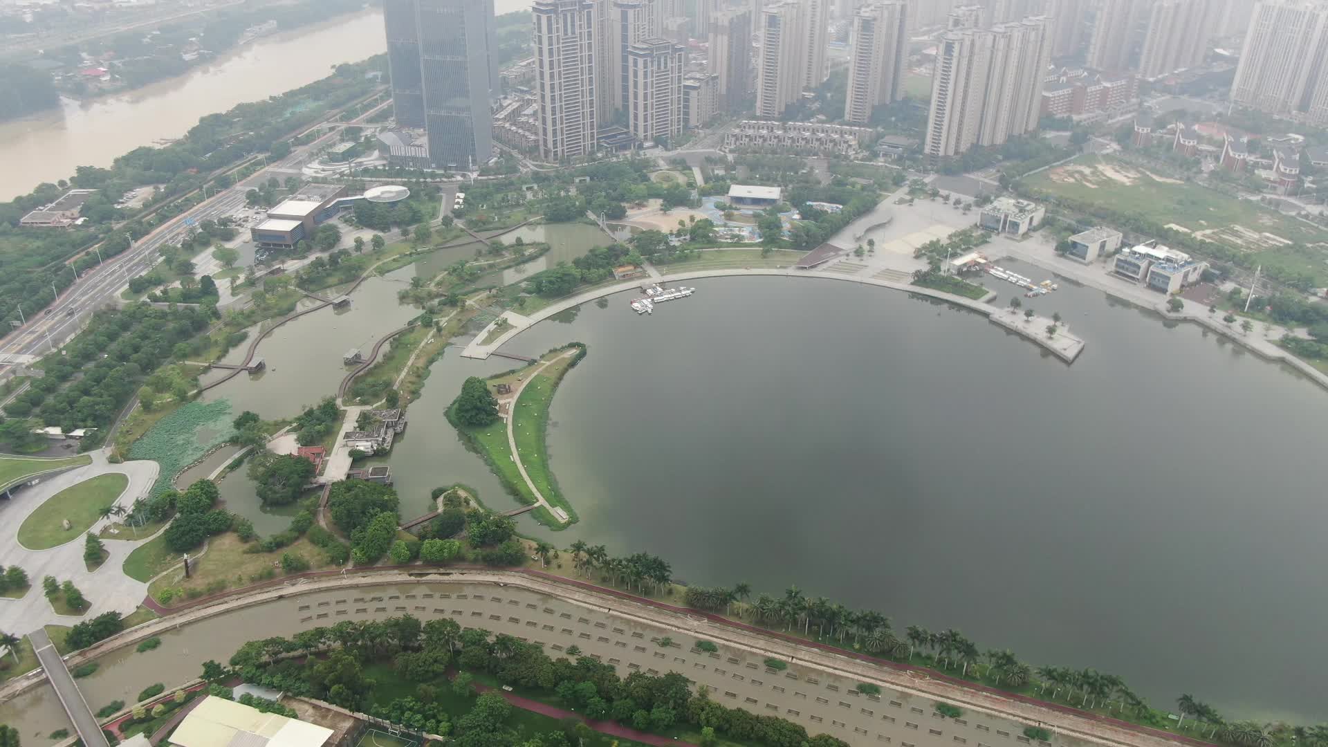 航拍福建漳州碧湖生态公园视频的预览图