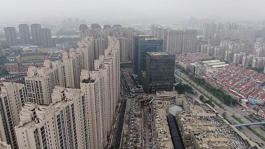航拍福建漳州万达商圈高楼视频的预览图