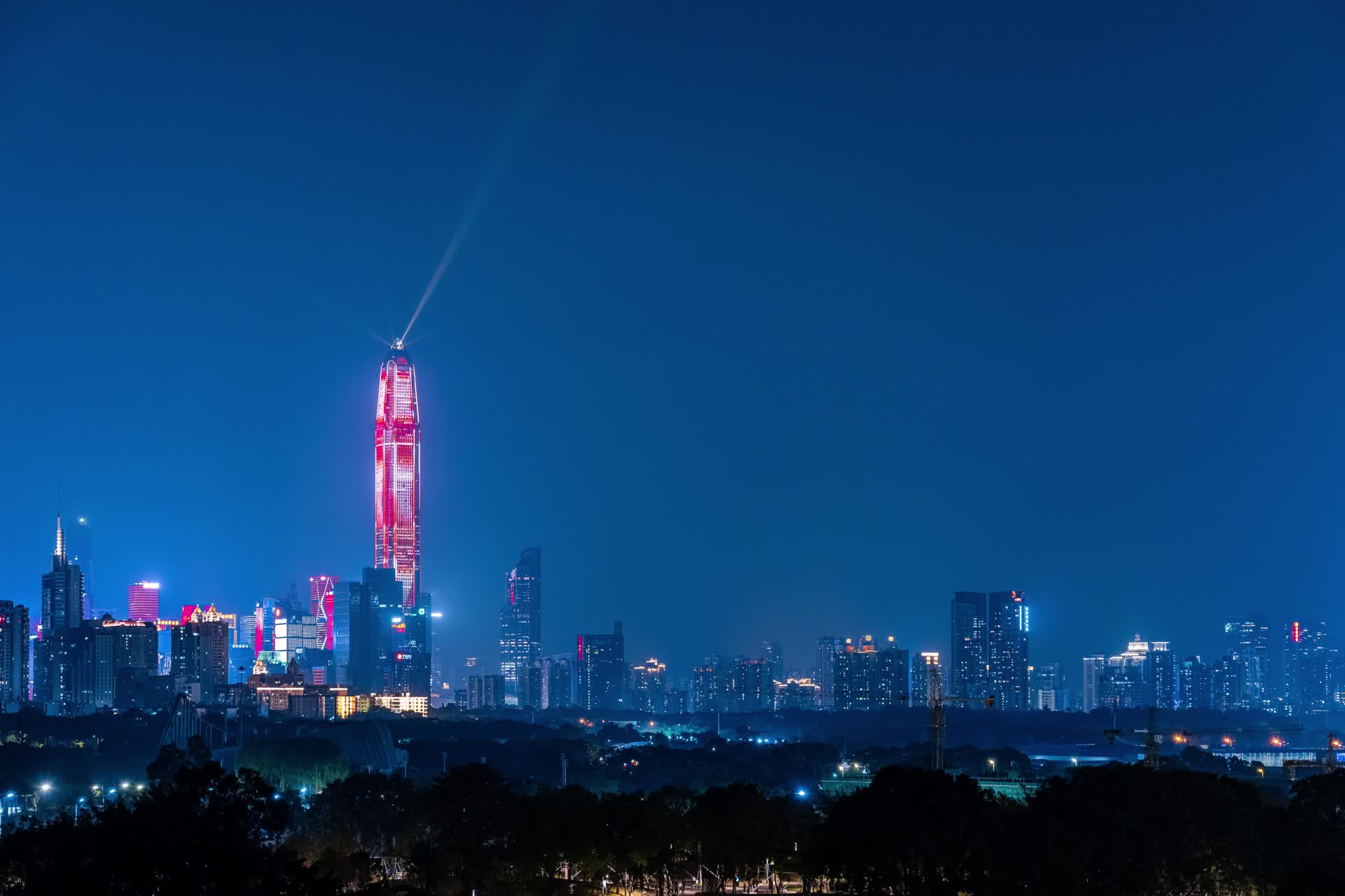 8K延时夜景深圳香蜜公园平安大厦建筑灯光秀视频的预览图