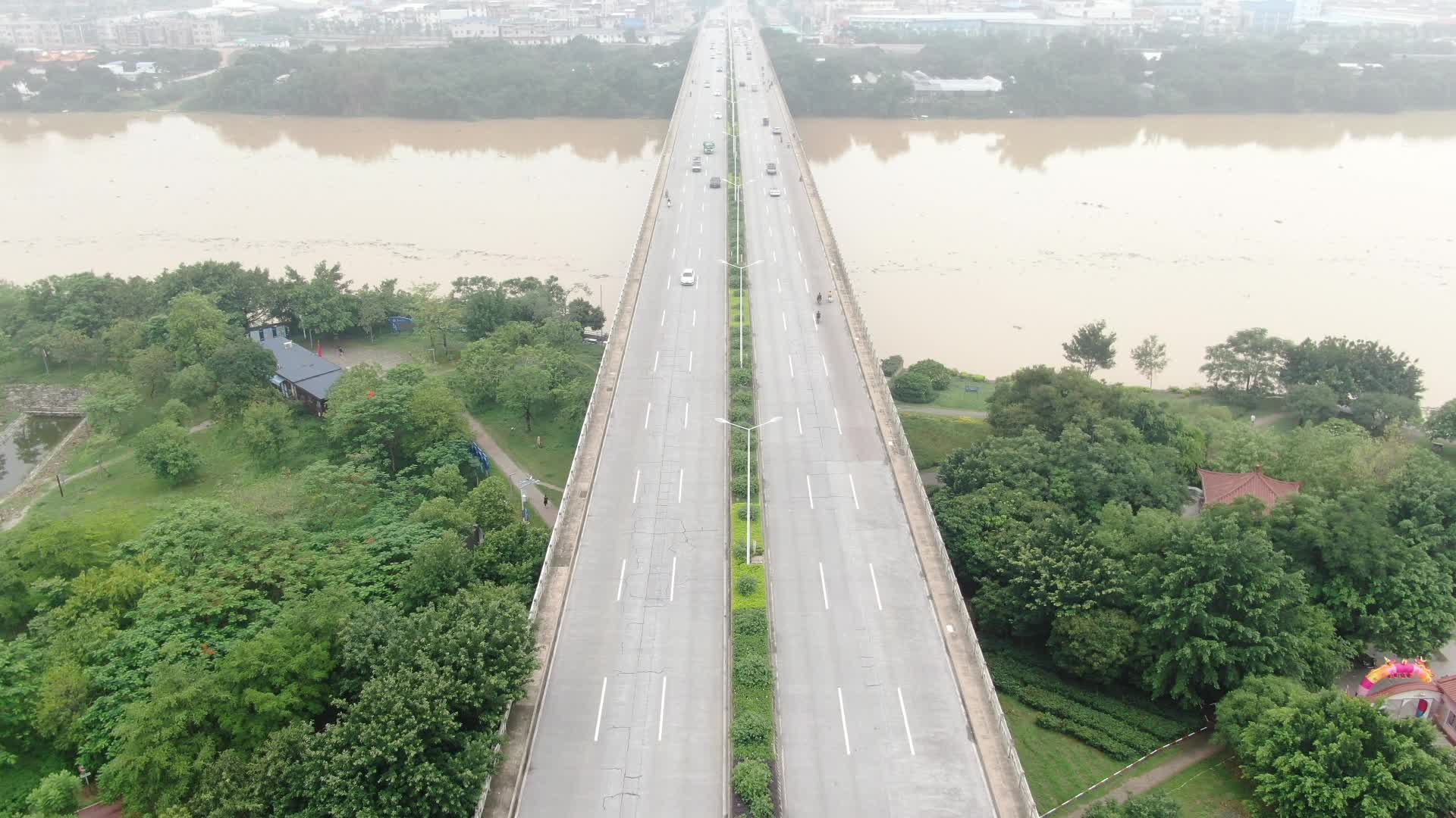 航拍福建漳州九龙江漳州大桥视频的预览图