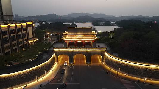 航拍广东惠州朝京门夜景视频的预览图