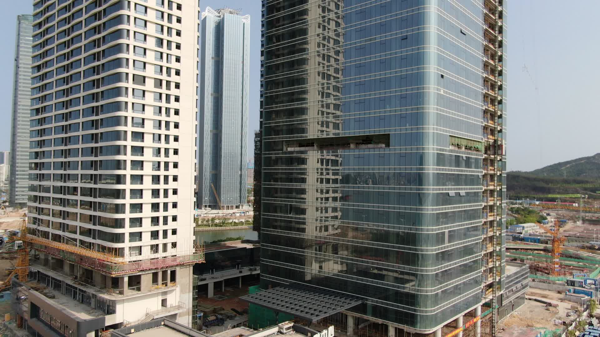 航拍广东珠海横琴岛商务建筑视频的预览图