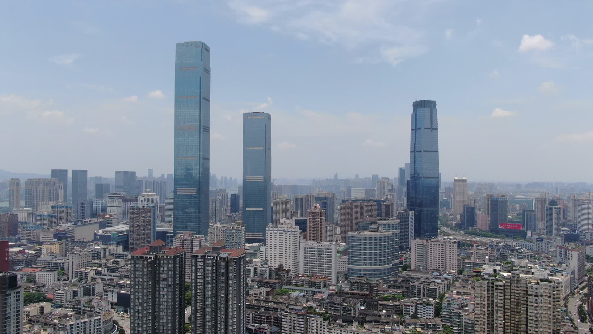 航拍湖南长沙第一高楼国金中心视频的预览图