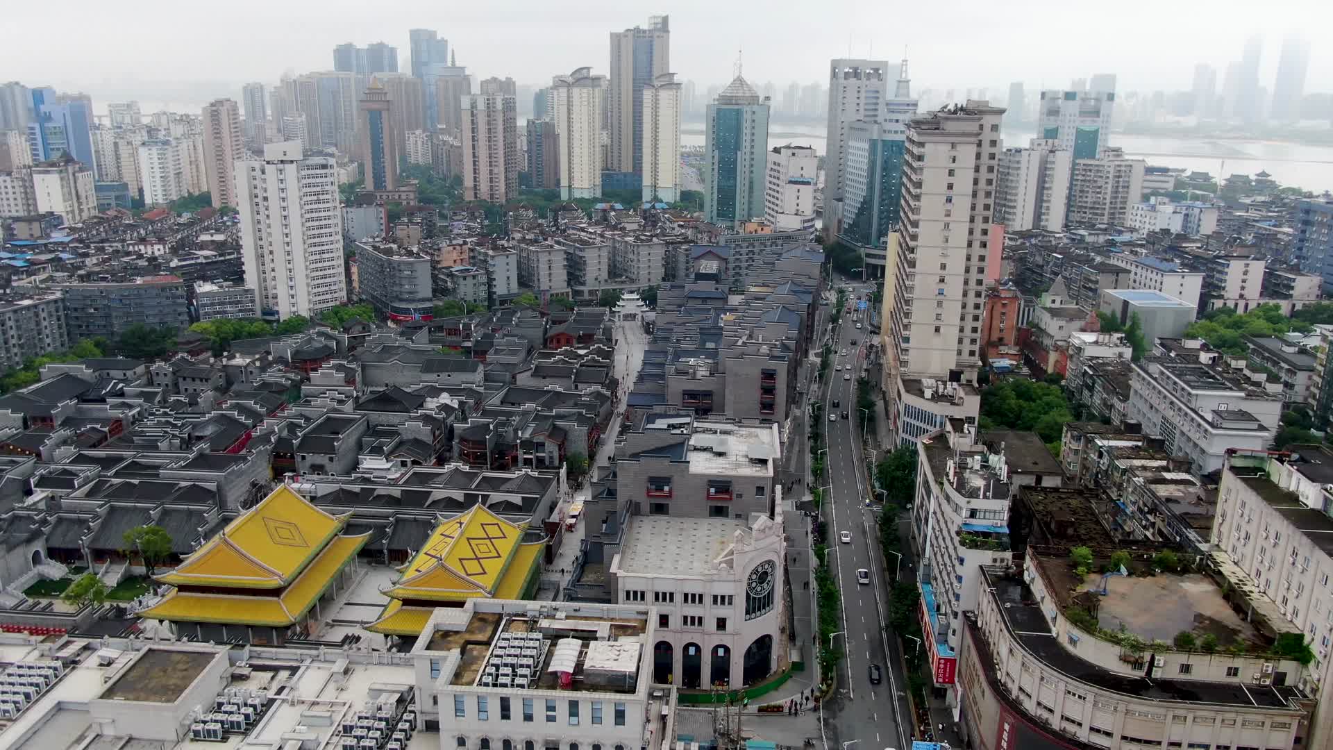 航拍南昌万寿宫历史文化街区视频的预览图