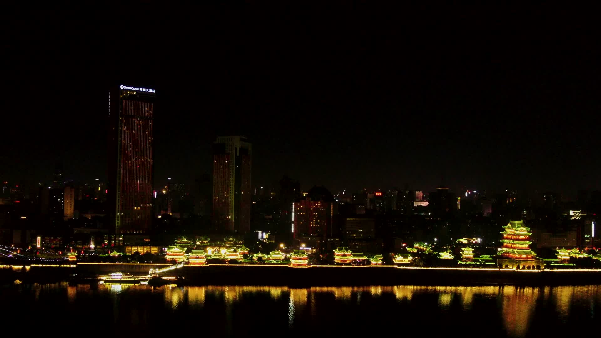 航拍南昌滕王阁景区夜景视频的预览图