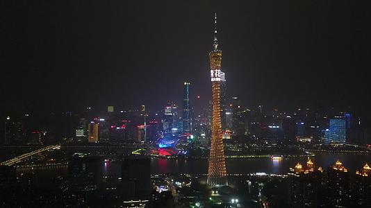 航拍广州塔小蛮腰夜景灯光视频的预览图