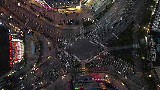 航拍湖南湘西城市交通夜景视频的预览图