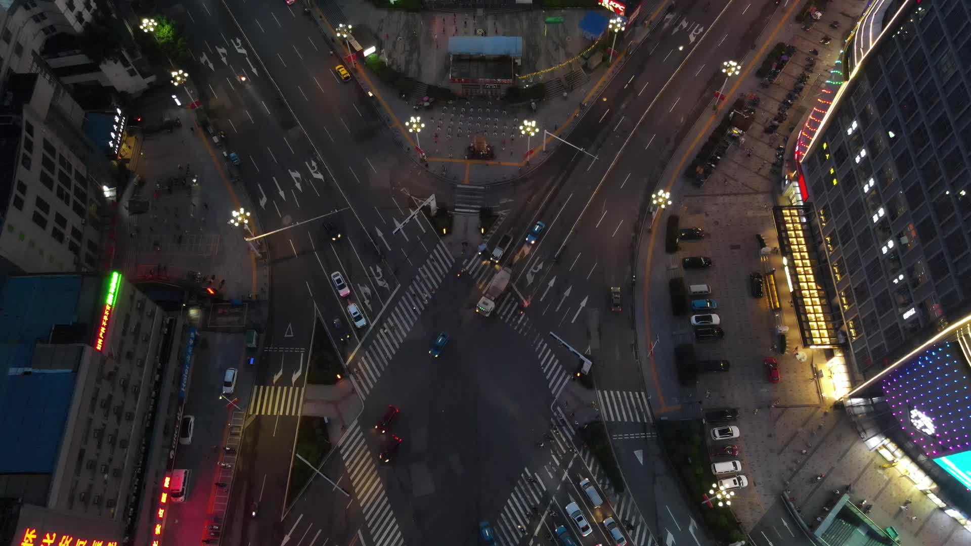航拍湖南湘西城市交通夜景视频的预览图