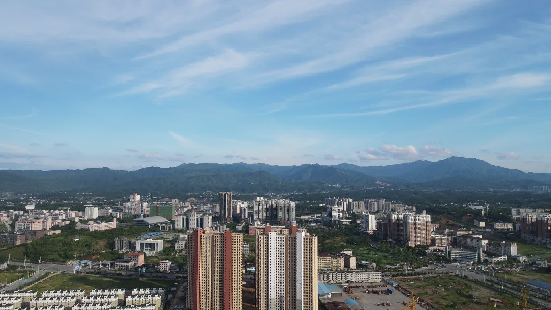 航拍湖南湘西城市建设蓝天白云视频的预览图