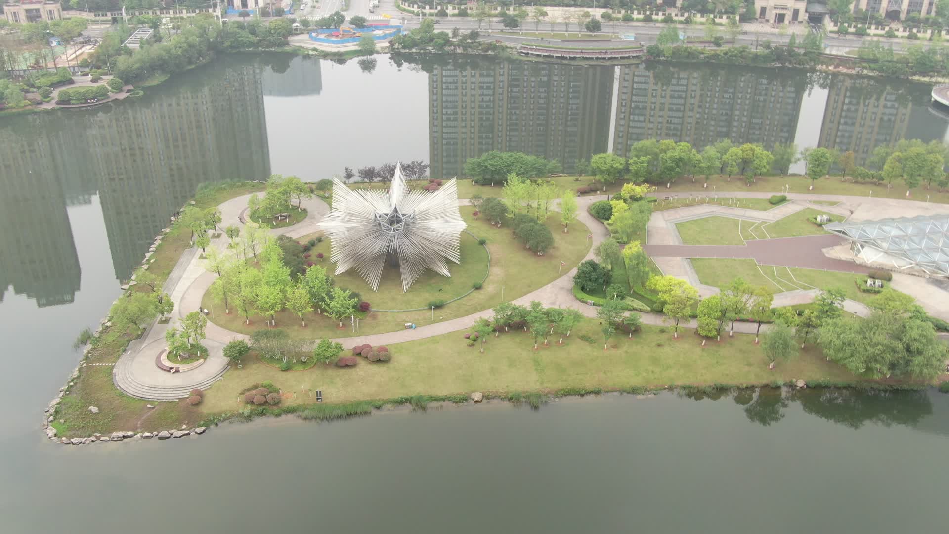 航拍湖南长沙梅溪湖节庆岛视频的预览图