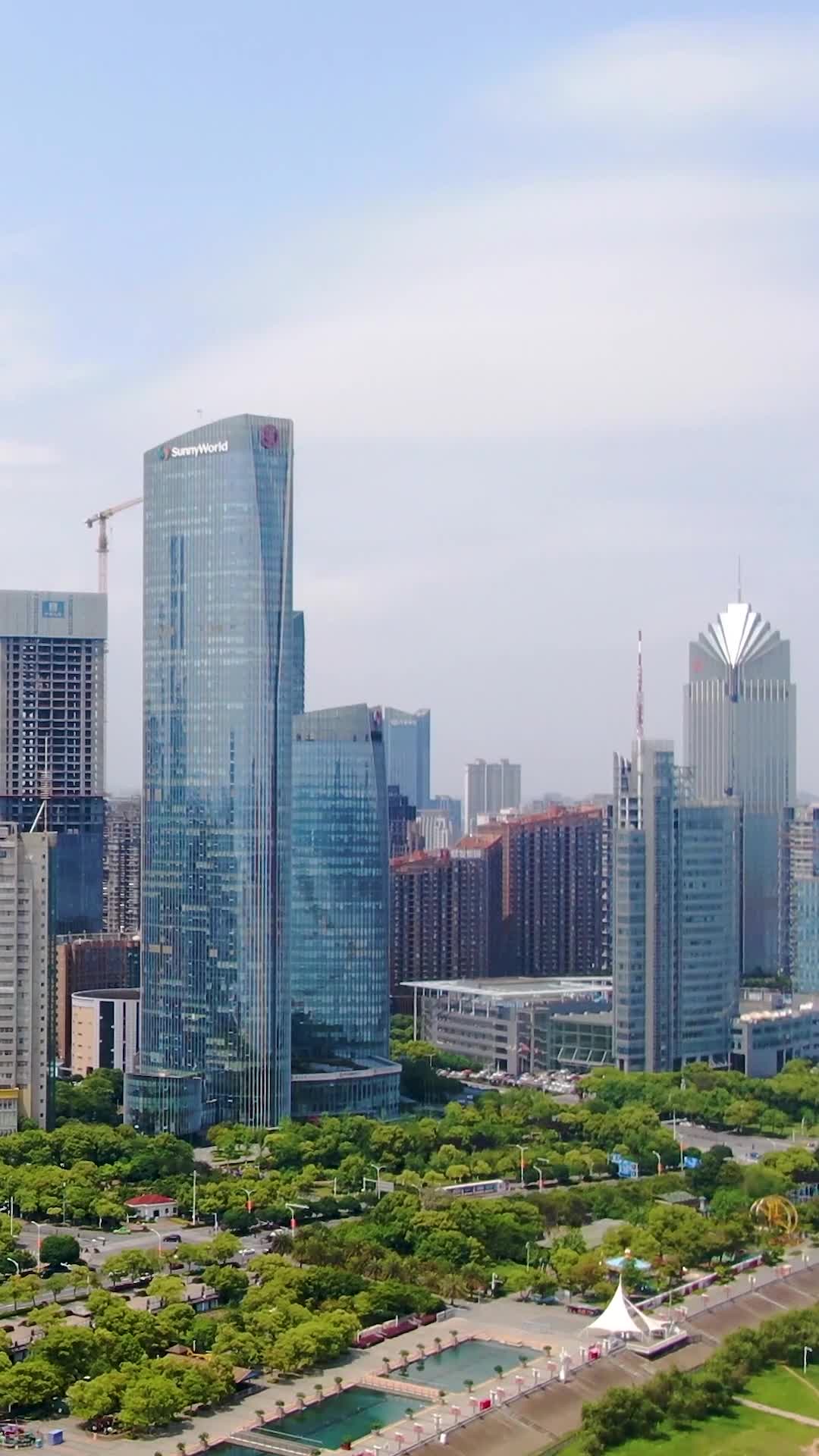 航拍福建福州城市商业广场视频的预览图