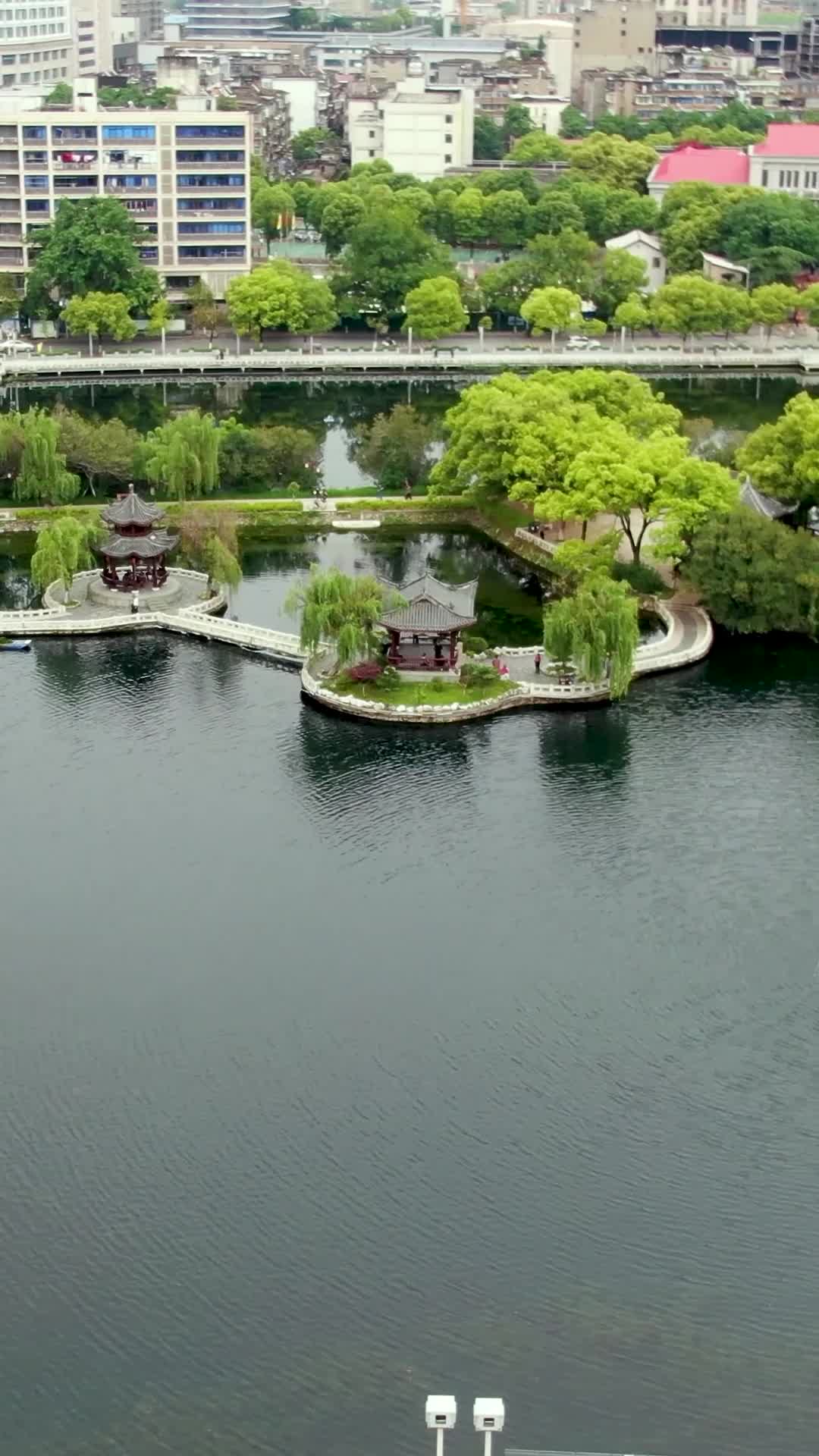 航拍南昌八一公园视频的预览图