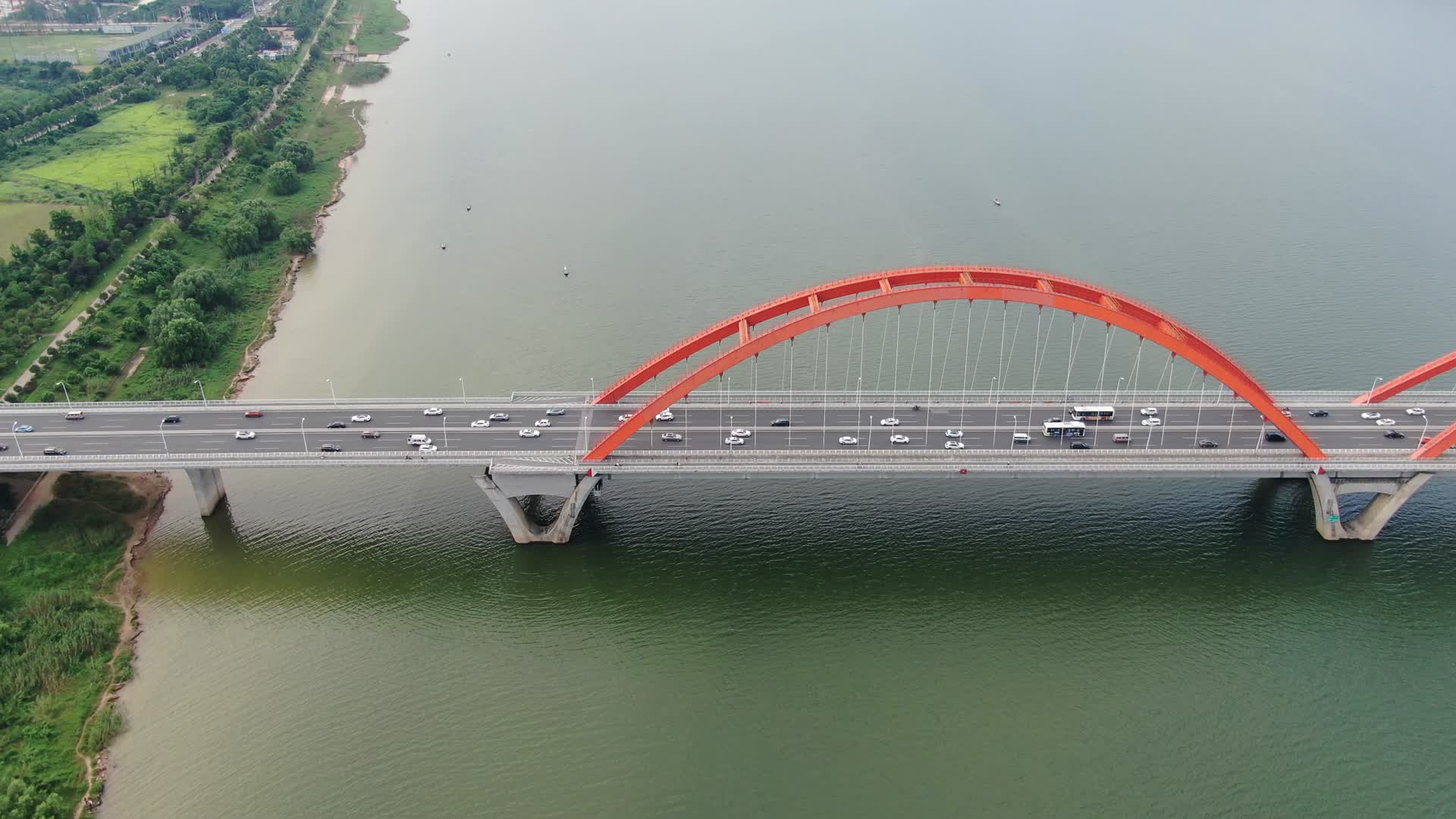 航拍湖南长沙湘江福元路大桥交通视频的预览图