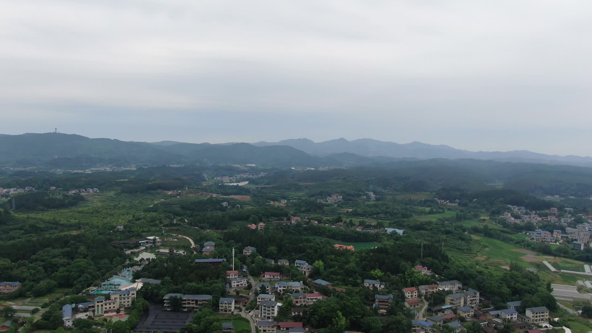 航拍湖南乡村丘陵地貌视频的预览图