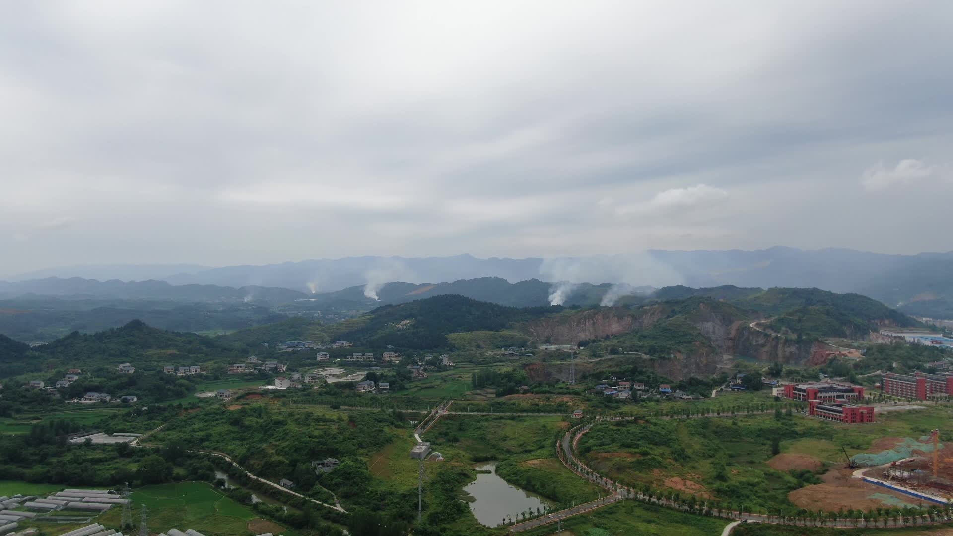 航拍湖南乡村丘陵地貌视频的预览图