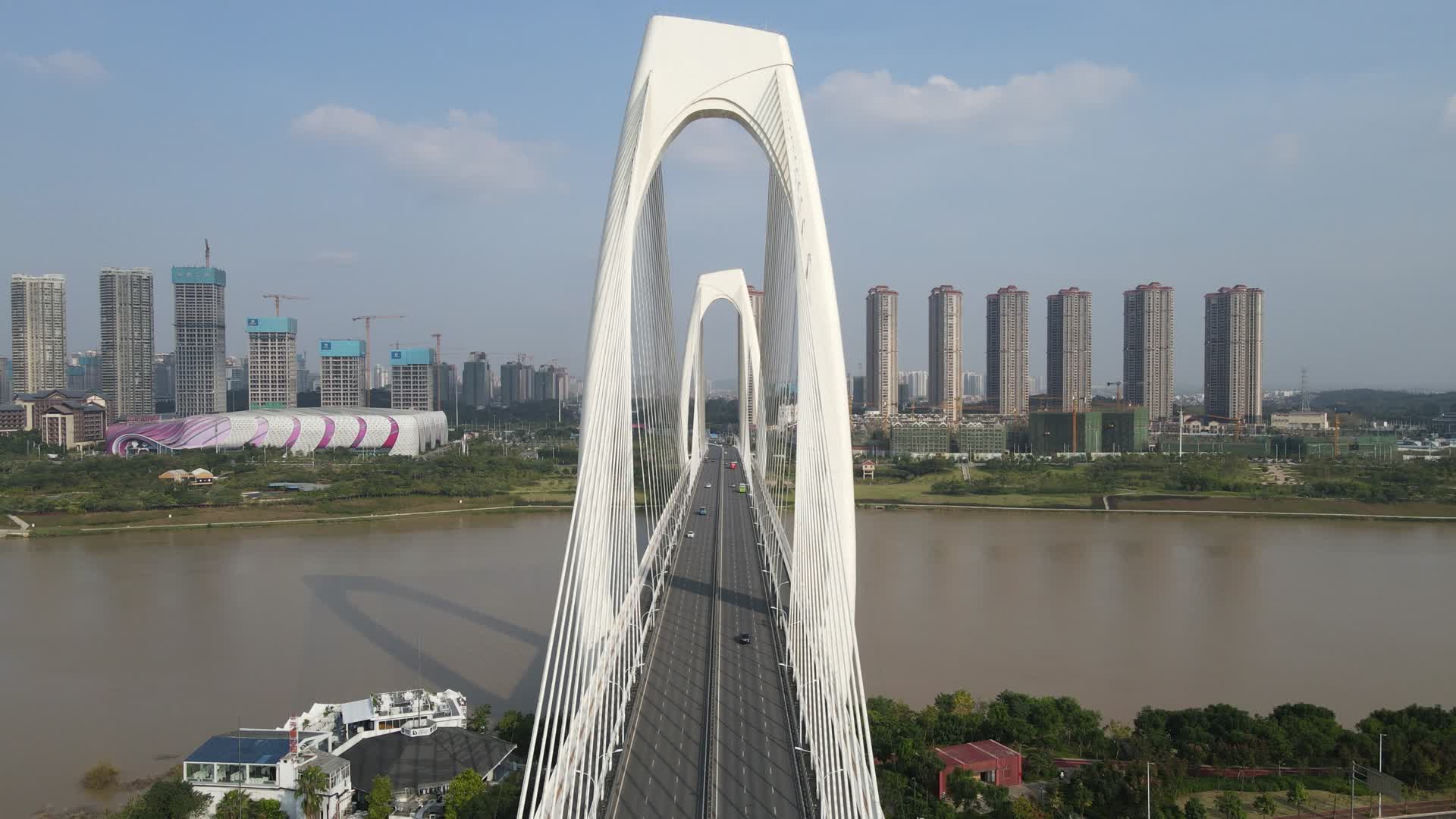 航拍广西南宁邕江青山大桥视频的预览图