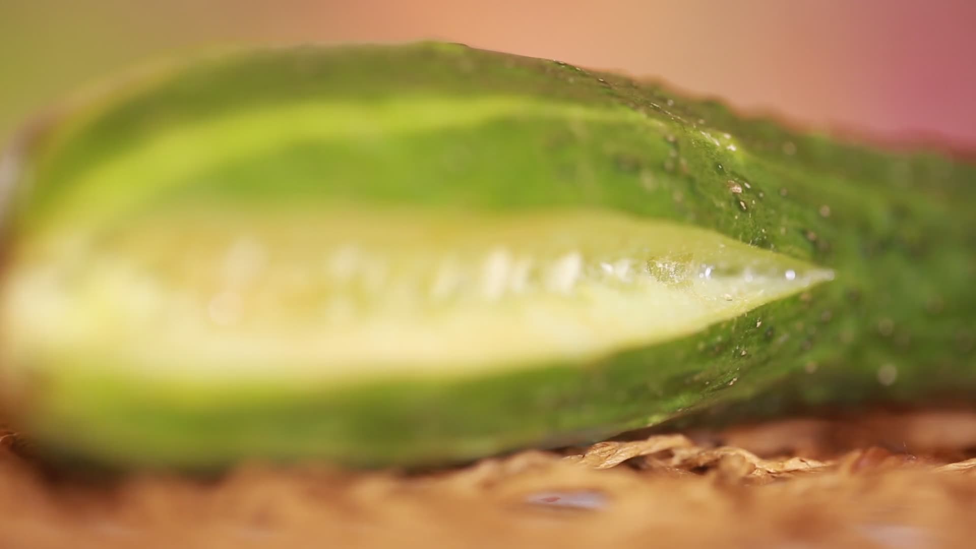 特写夏季蔬菜黄瓜视频的预览图