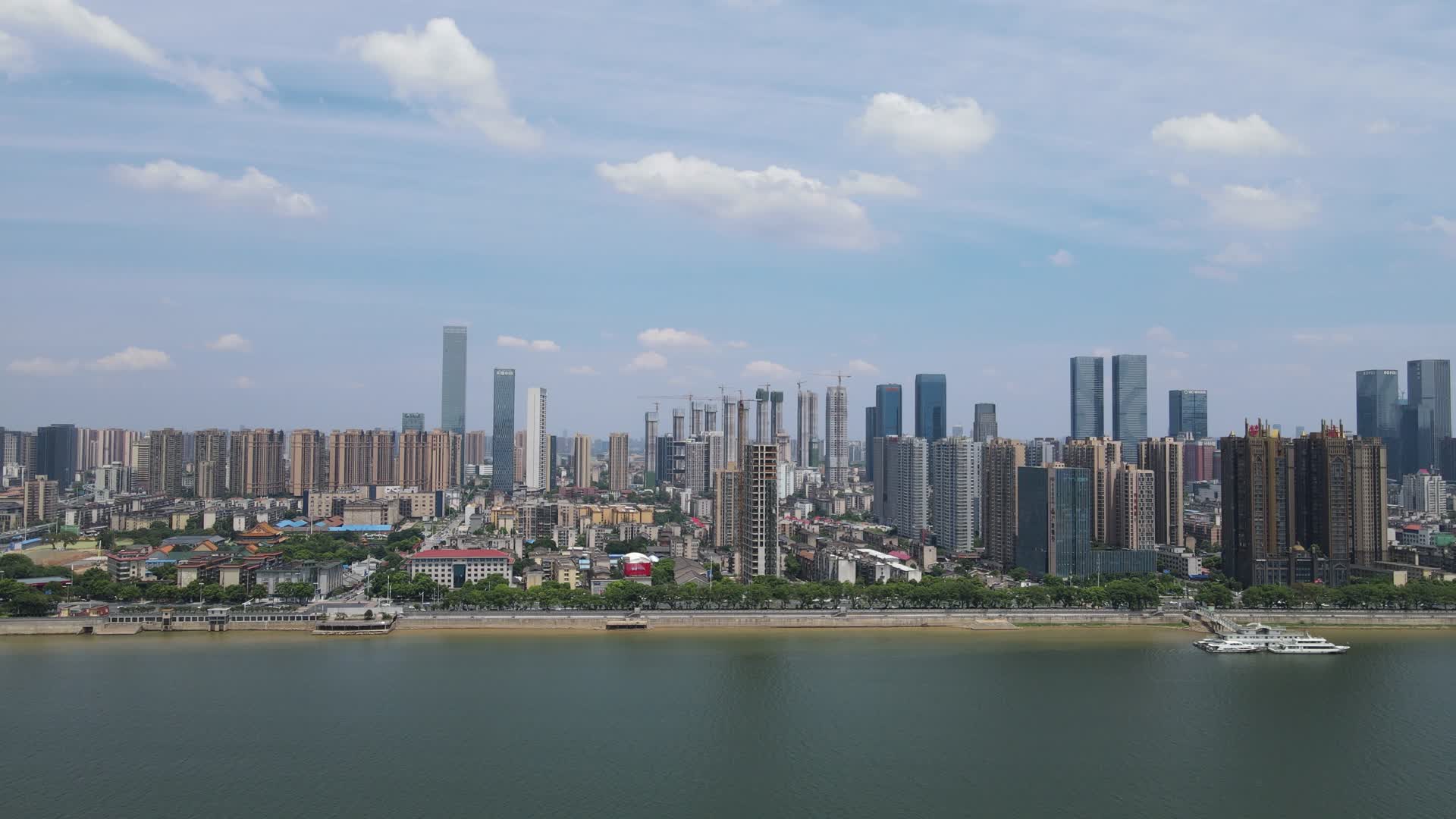 航拍湖南长沙湘江城市天际线视频的预览图