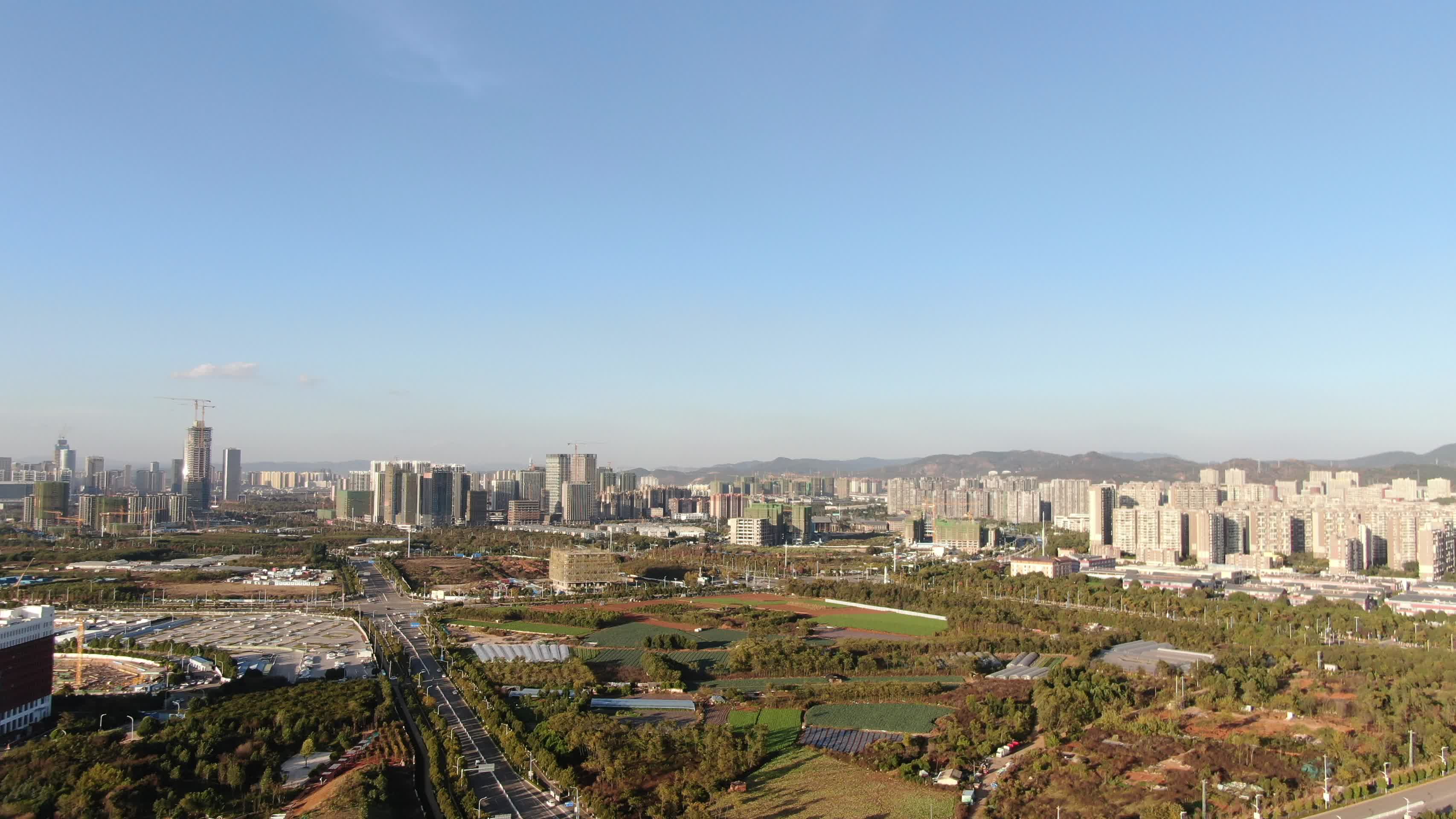 云南昆明城市建设4K航拍视频视频的预览图