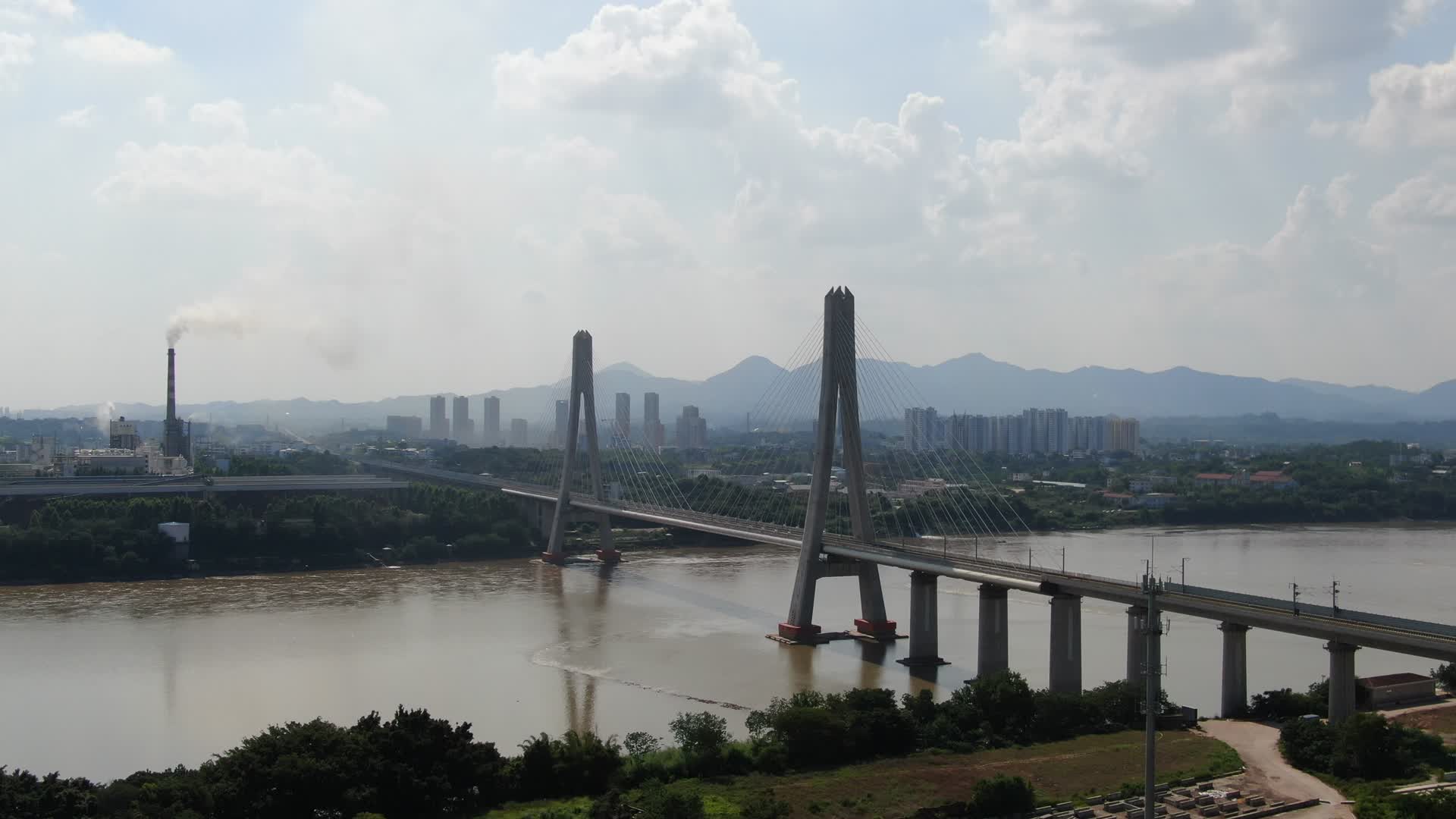 航拍江西赣州特大桥交通视频视频的预览图