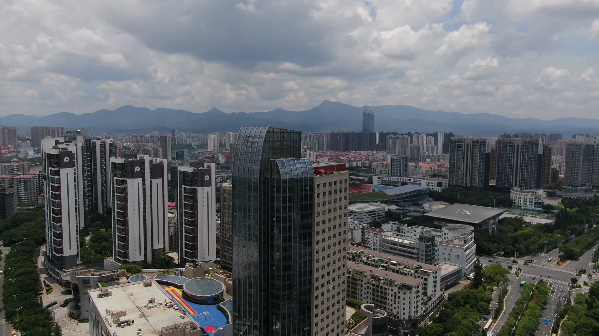 航拍江西赣州第一高楼视频的预览图