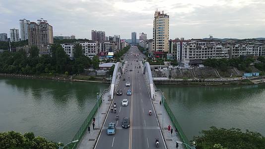 航拍湖南舞水河大桥交通视频的预览图