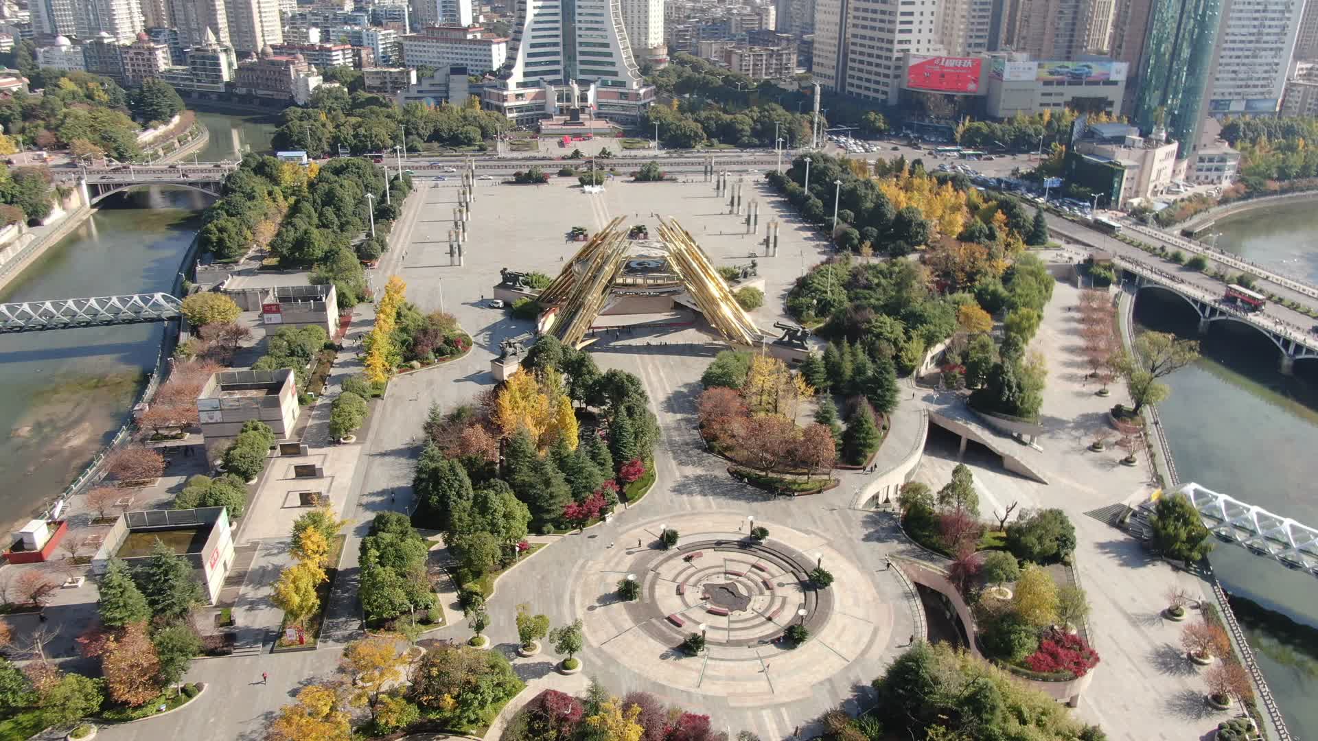 航拍贵州贵阳筑城广场视频的预览图