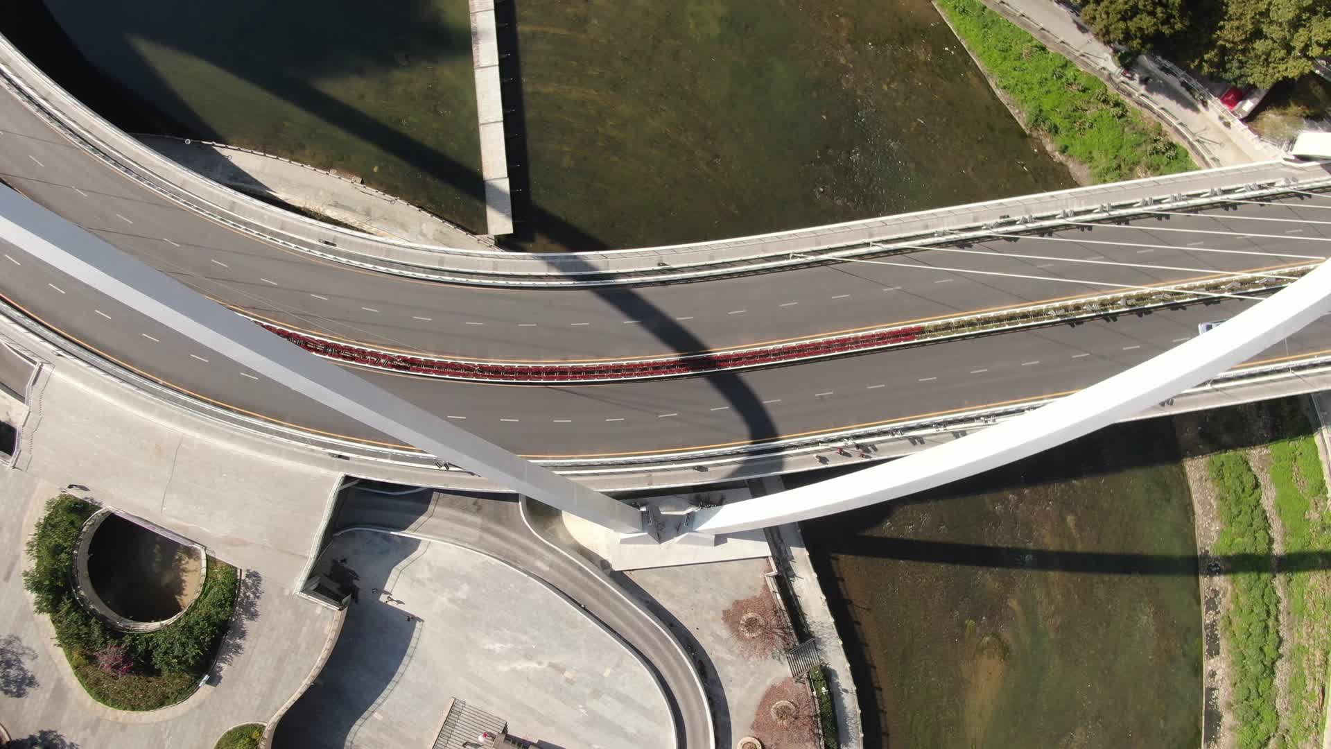 航拍贵州贵阳筑城大桥交通视频视频的预览图
