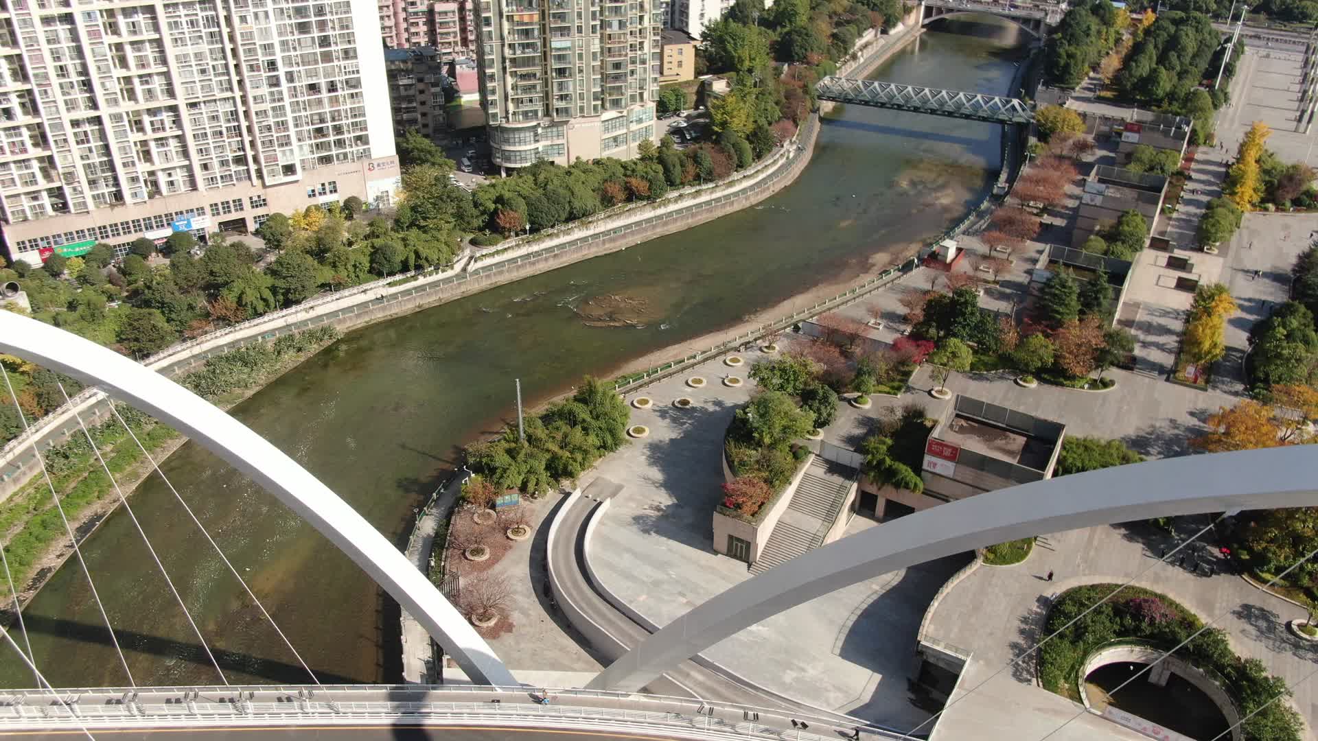 航拍贵州贵阳筑城大桥交通视频视频的预览图