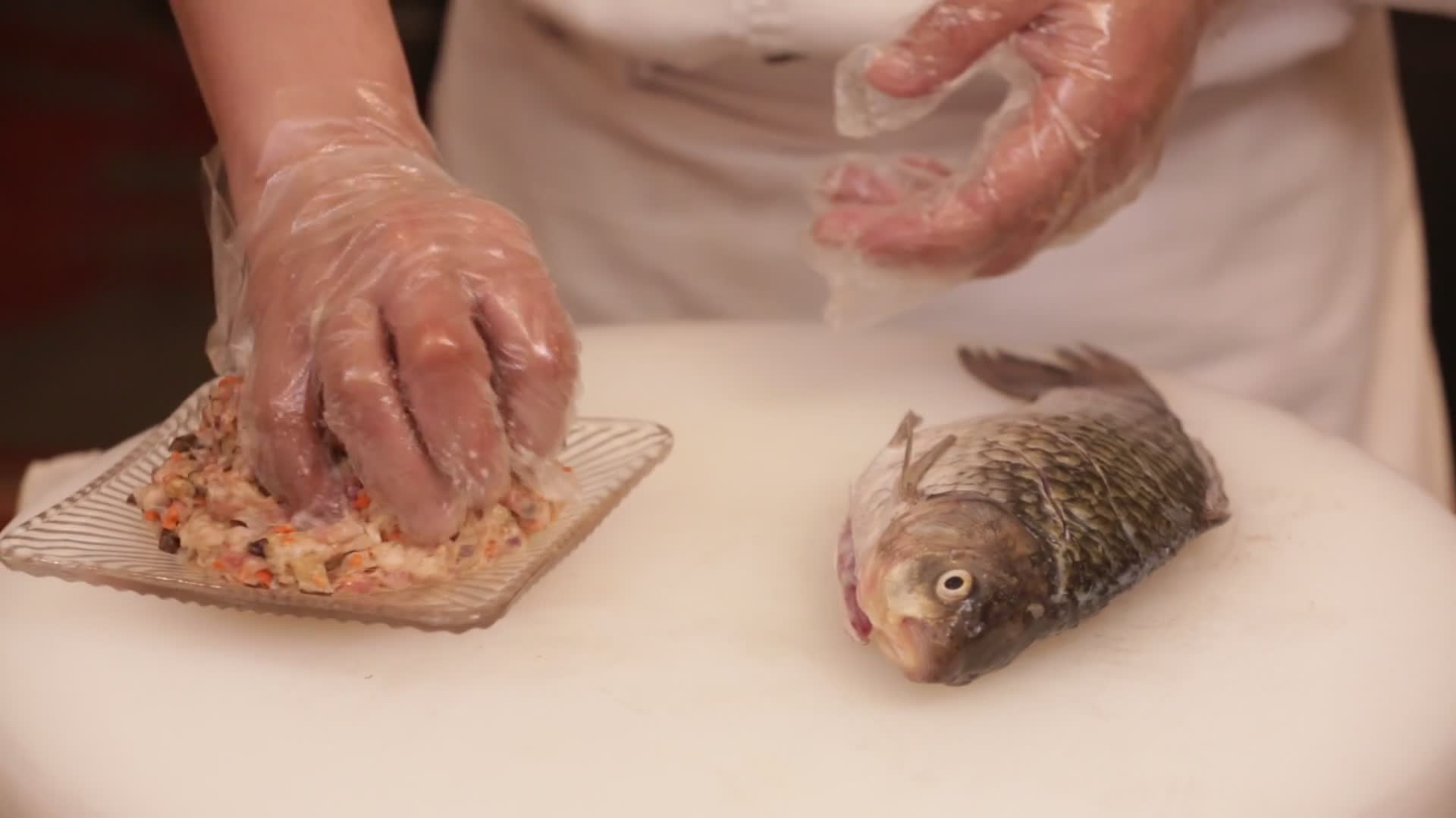 国宴菜鲫鱼塞肉制作视频的预览图
