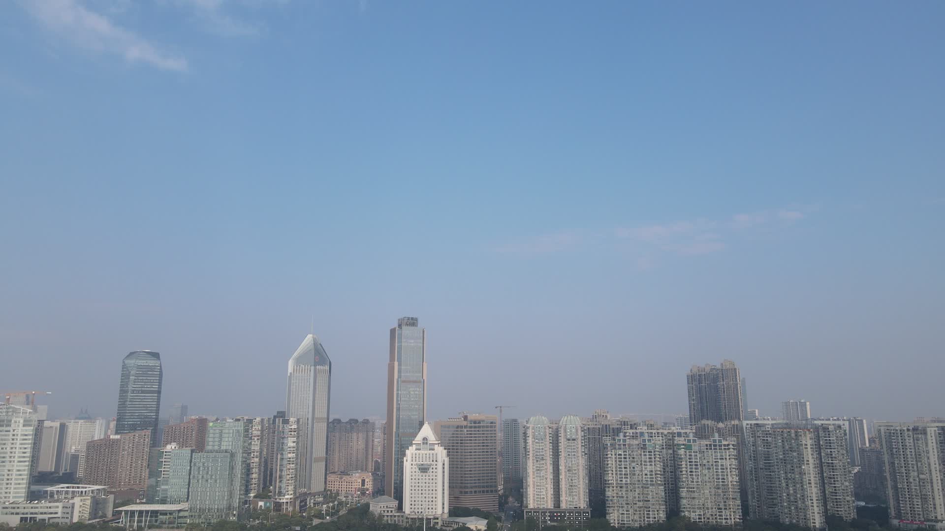 航拍江西南昌红谷滩城市商务建筑视频的预览图